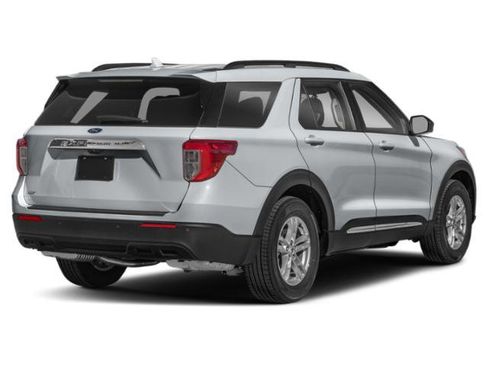 Used 2023 Ford Explorer XLT w/ Equipment Group 202A RWD image 3