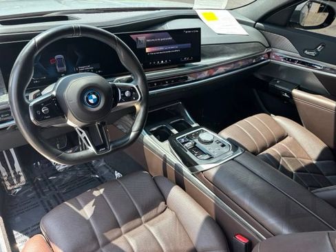 Certified 2024 BMW i7 xDrive60 AWD/4WD image 18