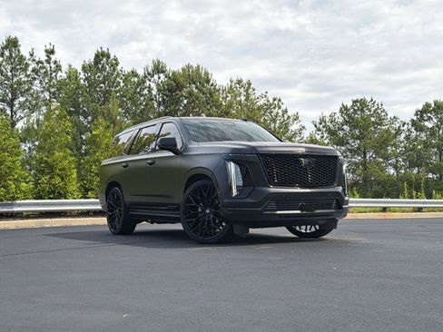 Used 2026 Cadillac Escalade Platinum Sport w/ LPO, ONYX Package AWD/4WD image 2