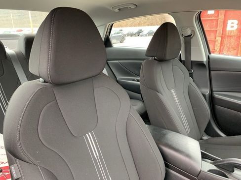 Used 2024 Hyundai Elantra SEL image 18