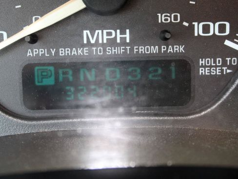 Used 2002 Chevrolet Suburban LS RWD image 21