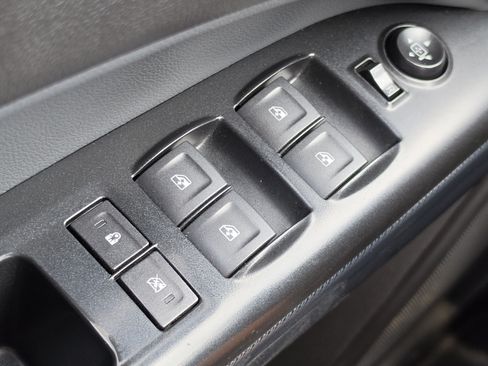 Used 2019 Chevrolet Colorado Z71 AWD/4WD image 13