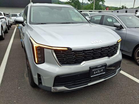 New 2025 Kia Sorento EX AWD/4WD image 2