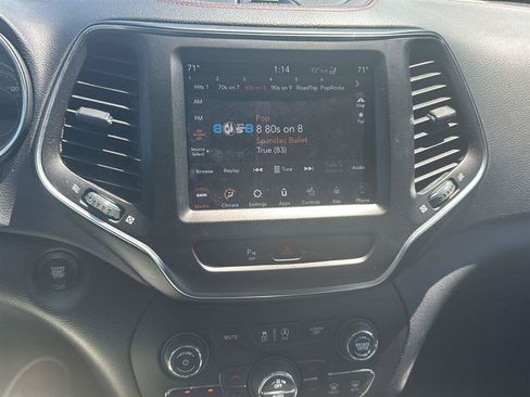 Used 2019 Jeep Cherokee Trailhawk AWD/4WD image 20