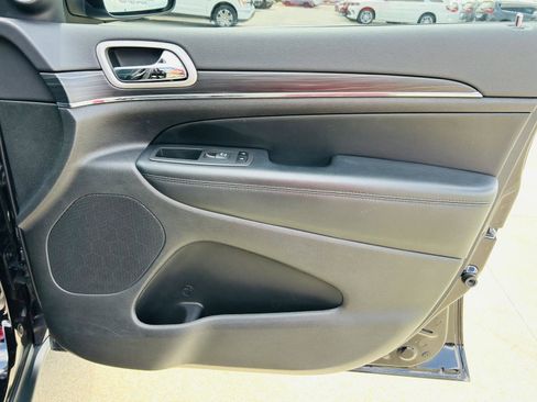 Used 2021 Jeep Grand Cherokee Limited w/ Luxury Group II image 33