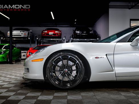 Used 2013 Chevrolet Corvette Z06 w/ 3LZ Preferred Equipment Group RWD image 9
