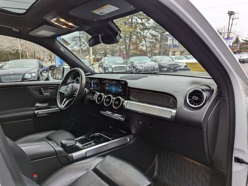 Used 2021 Mercedes-Benz GLB 250 4MATIC image 32