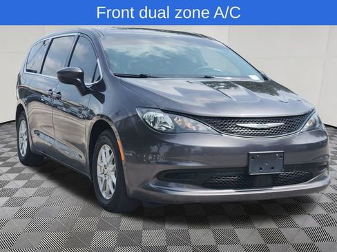Used 2022 Chrysler Voyager LX FWD image 3