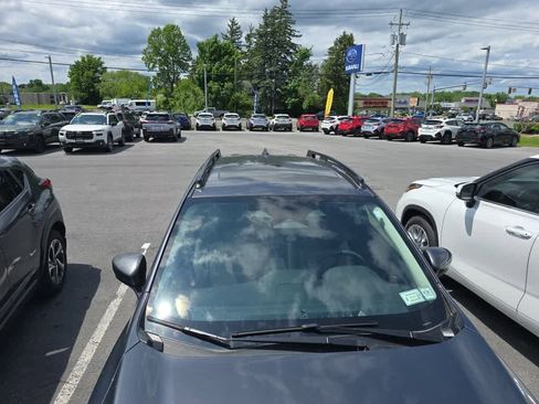 Used 2025 Subaru Crosstrek 2.0i Premium AWD/4WD image 2