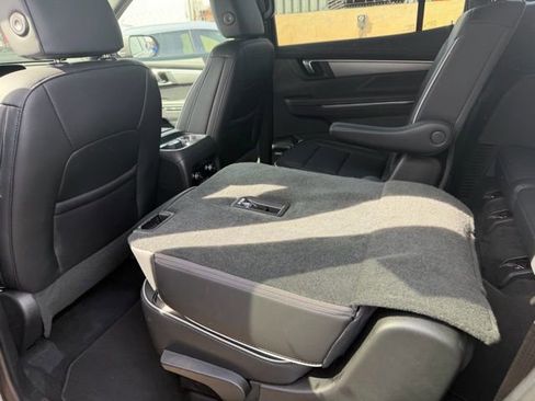 Used 2025 Buick Enclave Preferred image 13