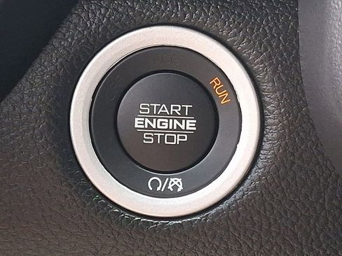 Used 2023 RAM 1500 Laramie AWD/4WD image 23