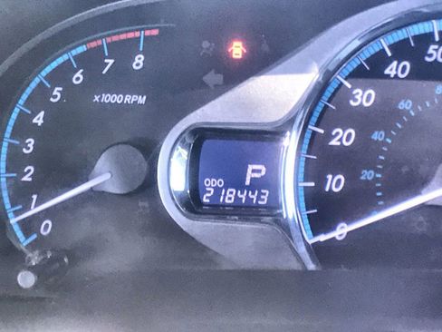 Used 2014 Toyota Sienna XLE image 16