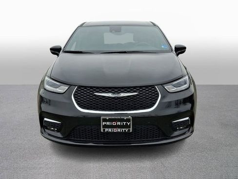 Used 2025 Chrysler Pacifica Select image 2