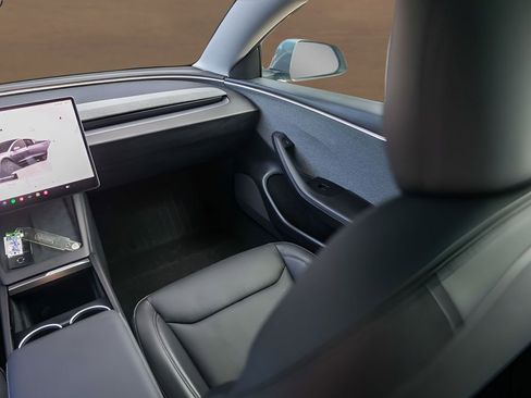Used 2025 Tesla Model 3 RWD image 27
