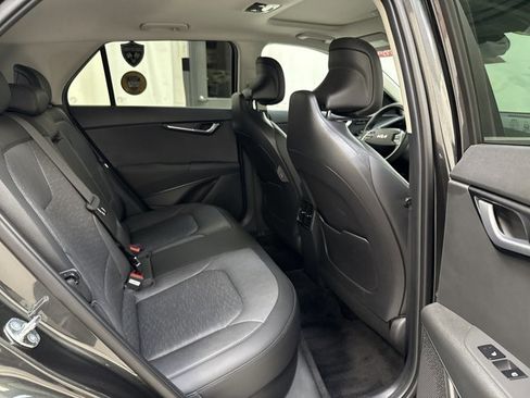Used 2024 Kia Niro SX Touring image 32