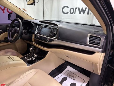 Used 2016 Toyota Highlander XLE AWD/4WD image 11