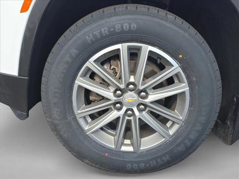 Used 2023 Chevrolet Traverse LT image 25