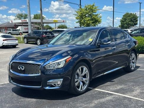 Used 2018 INFINITI Q70 L 3.7 AWD/4WD image 3