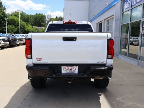 Certified 2024 Chevrolet Colorado ZR2 w/ Technology Package AWD/4WD image 9