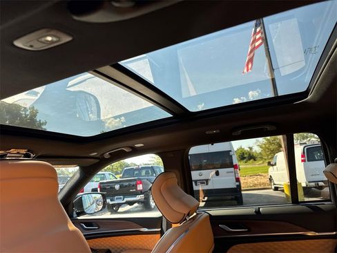 Used 2022 Jeep Grand Cherokee Summit w/ Luxury Tech Group V image 14