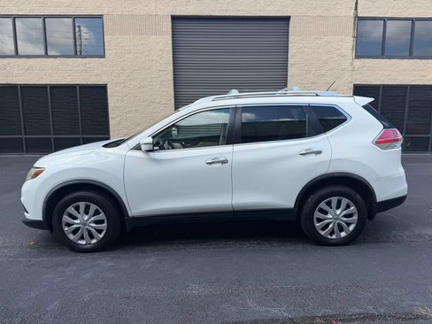Used 2016 Nissan Rogue S w/ Appearance Package AWD/4WD image 2