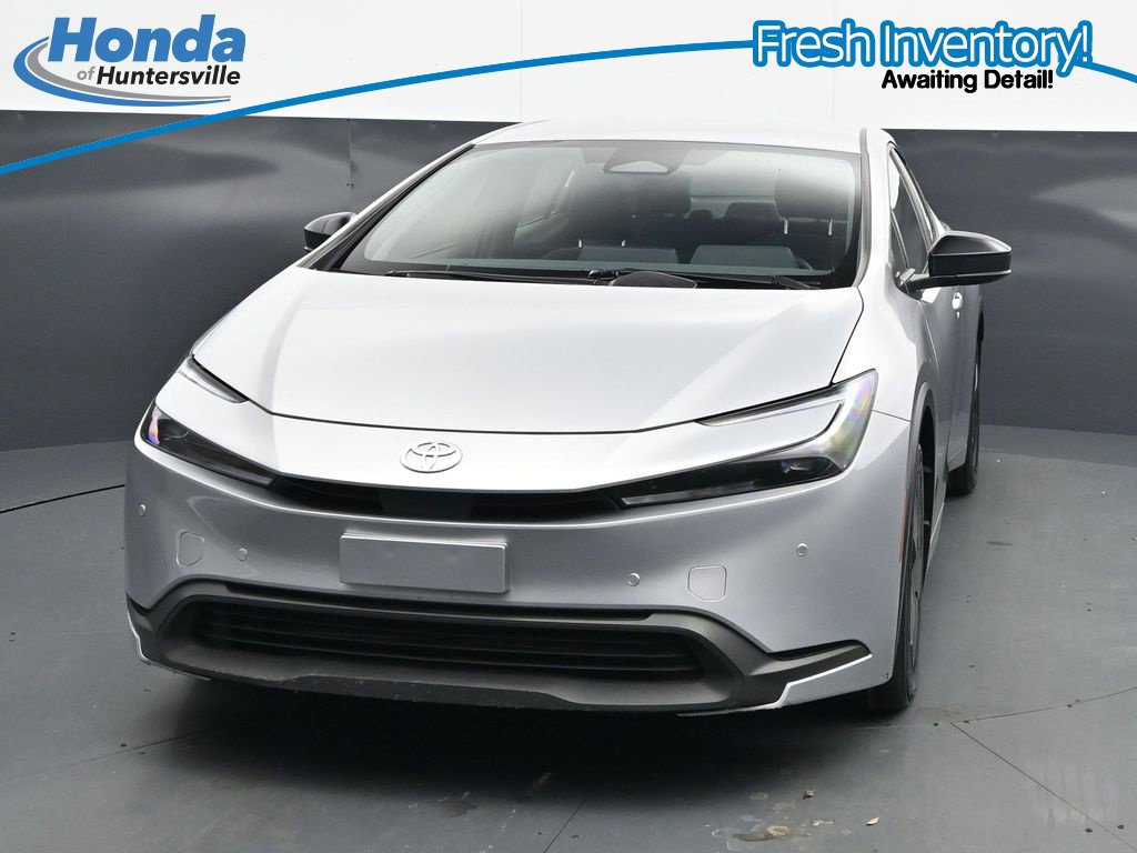 Used 2025 Toyota Prius LE FWD image 3