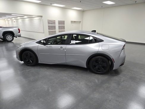 New 2026 Toyota Prius LE image 3