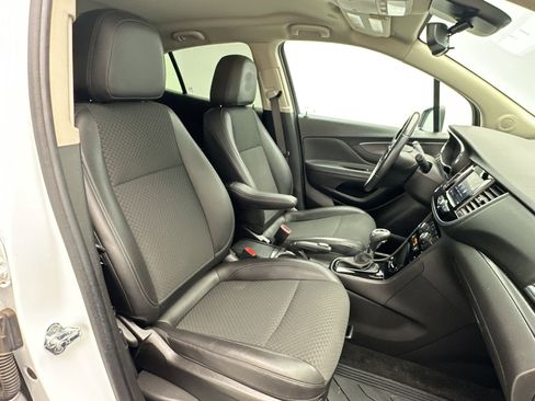Certified 2022 Buick Encore Preferred w/ Safety Package AWD/4WD image 28