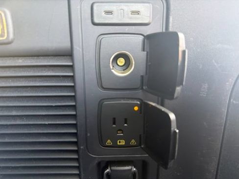 Used 2025 Ford Expedition Max Active AWD/4WD image 15