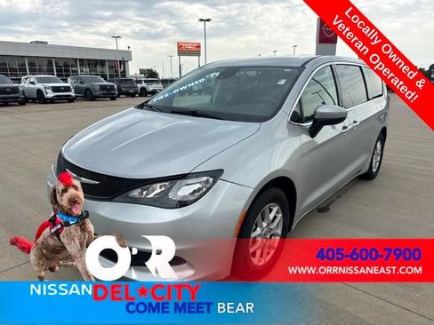 Used 2023 Chrysler Voyager LX FWD image 1