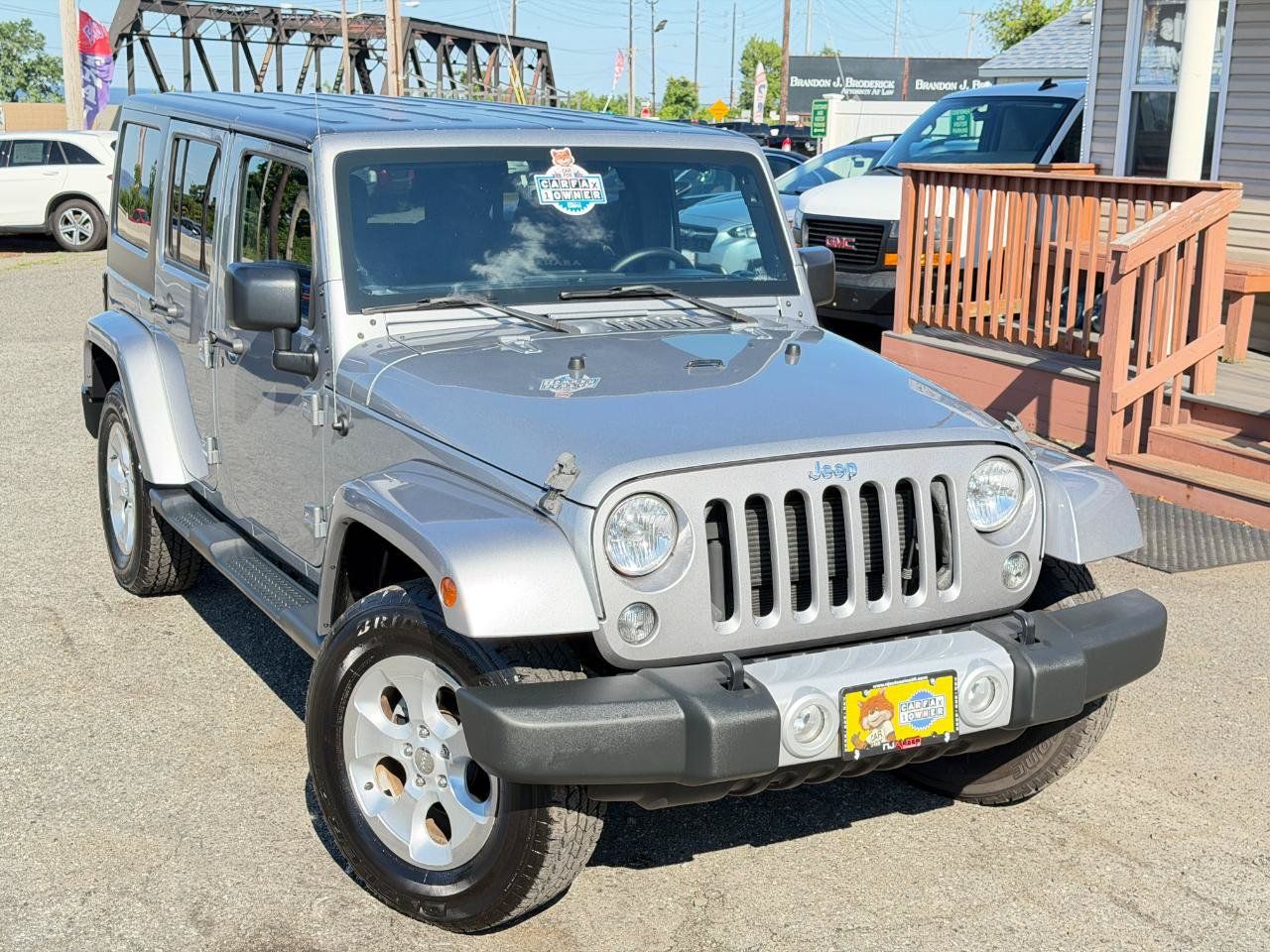 Used 2015 Jeep Wrangler Unlimited Sahara w/ Dual Top Group AWD/4WD image 2
