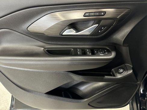 Used 2022 GMC Terrain SLT image 17