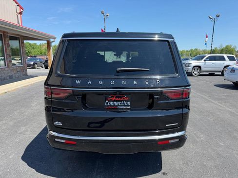 Used 2024 Jeep Wagoneer L Series II AWD/4WD image 5