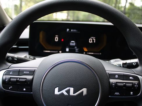 New 2026 Kia K5 LXS FWD image 25
