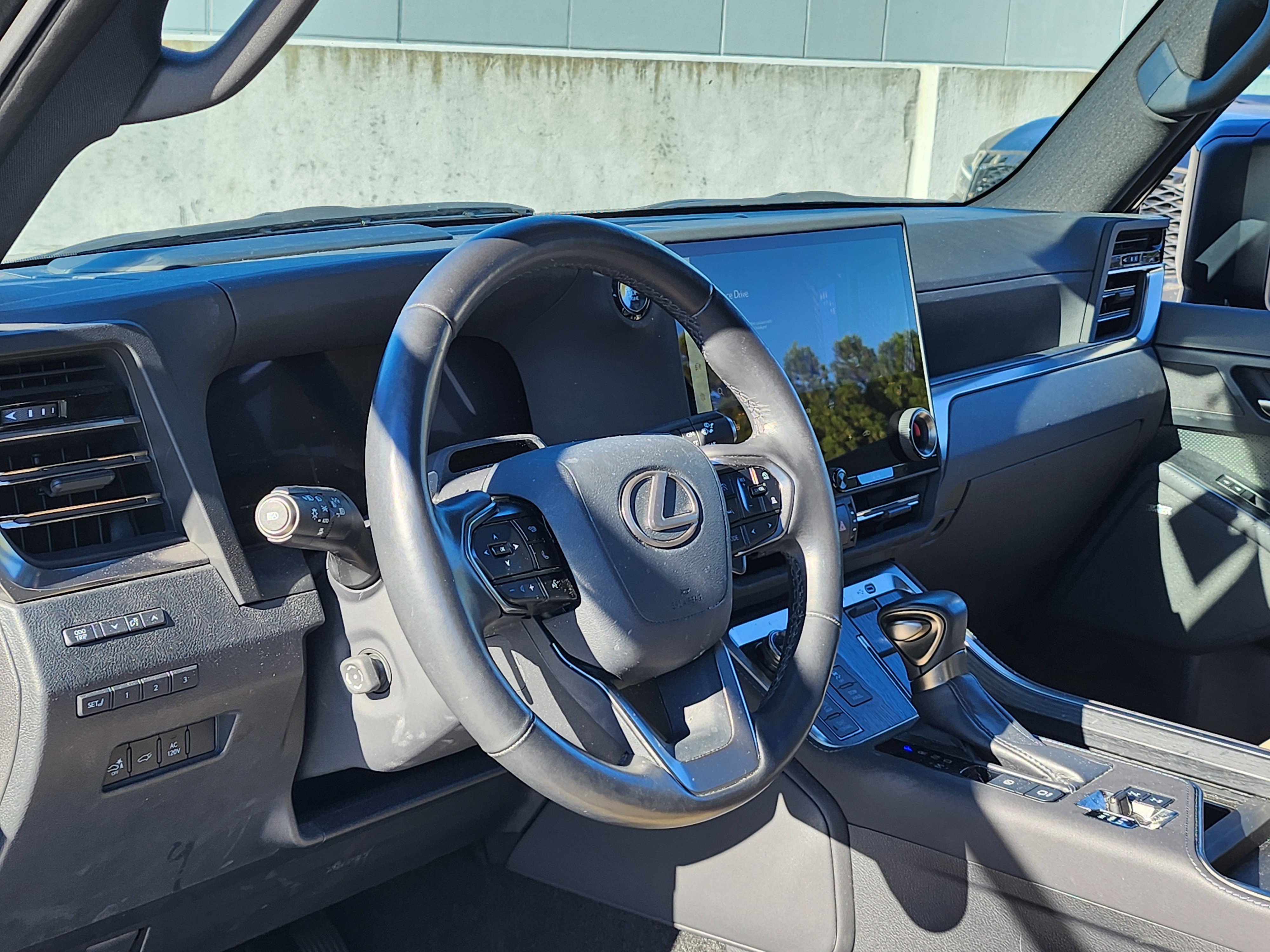 Used 2024 Lexus GX 550 AWD/4WD image 12