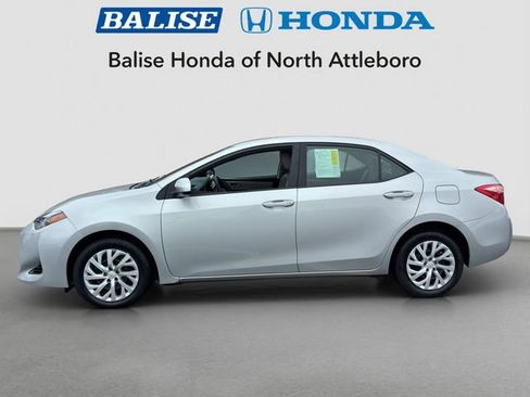 Used 2018 Toyota Corolla LE image 2