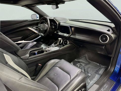 Used 2017 Chevrolet Camaro LT RWD image 25