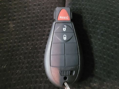 Used 2013 Dodge Grand Caravan SE image 32