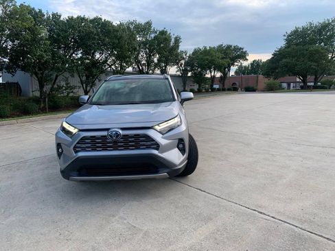 Used 2022 Toyota RAV4 Limited AWD/4WD image 4
