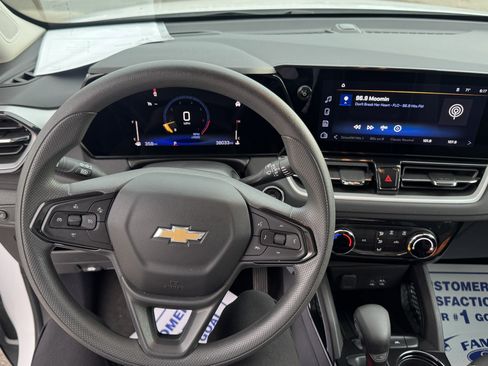 Used 2025 Chevrolet TrailBlazer LT FWD image 9
