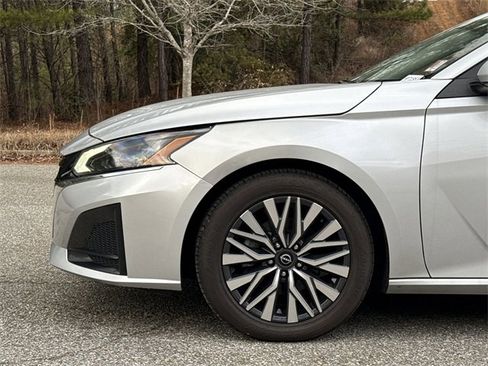 Used 2023 Nissan Altima 2.5 SV image 19