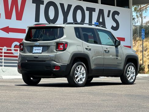 Used 2022 Jeep Renegade Latitude AWD/4WD image 5