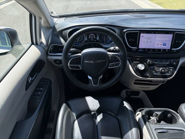 Used 2023 Chrysler Pacifica Touring-L FWD image 24