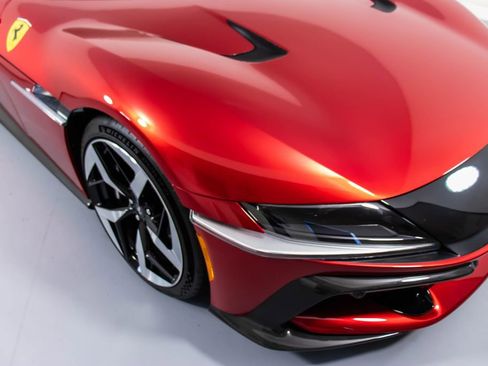 Certified 2025 Ferrari 12Cilindri Base image 12