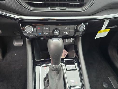 Used 2026 Jeep Compass Latitude AWD/4WD image 24