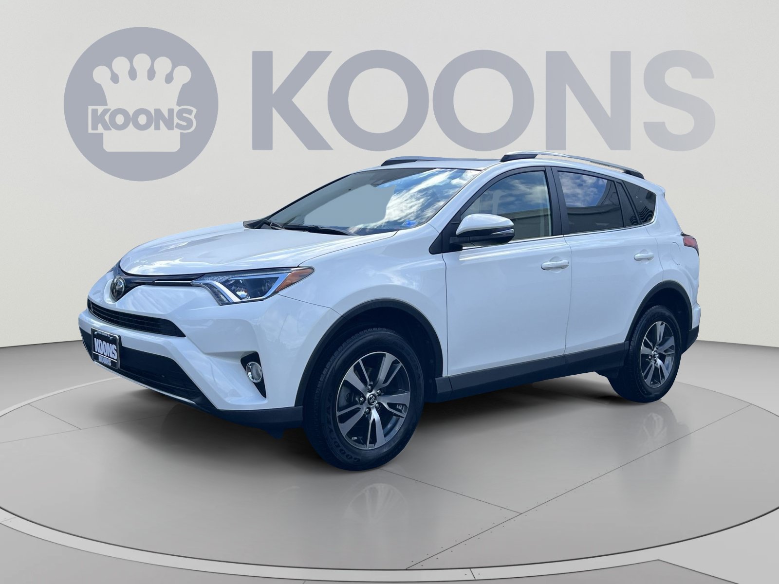 Used 2018 Toyota RAV4 XLE w/ Plus Extra Value Package AWD/4WD image 1