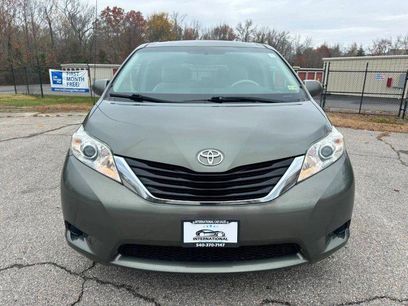 Used 2011 Toyota Sienna LE w/ Towing Pkg