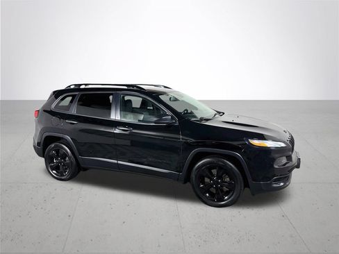 Used 2017 Jeep Cherokee Sport FWD image 4