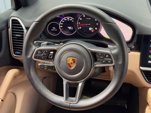 Used 2022 Porsche Cayenne image 22