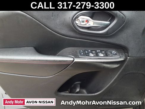 Used 2019 Jeep Cherokee Trailhawk w/ Cold Weather Group AWD/4WD image 13